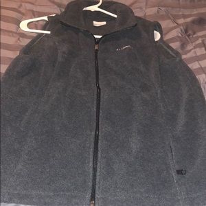 Like new size large Columbia vest